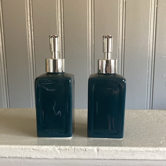 NWT- 2- Beautiful Blue Ceramic Square Hand Soap Pump Dispensers-w/ Chrome Pumps - Picture 10 of 17